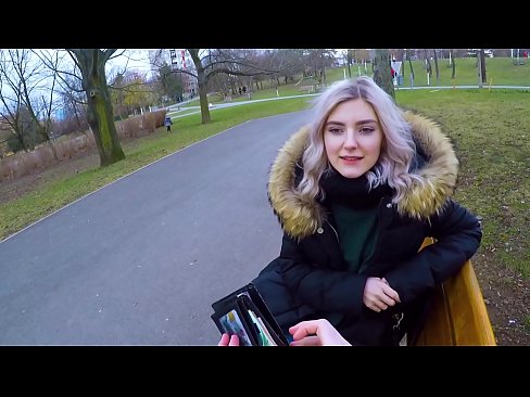 ❤️ Yn llyncu cum poeth dieithryn am arian - blowjob yn y parc gan Eva Elfie Fideo porn wrthon ni